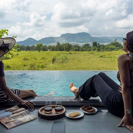 Two Villa By Stayvista With Infinity Pool, Farm & Mountain Views, Modern Interiors Karjat Exteriér fotografie