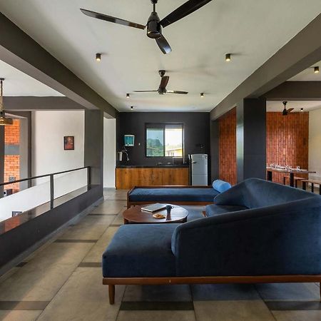 Two Villa By Stayvista With Infinity Pool, Farm & Mountain Views, Modern Interiors Karjat Exteriér fotografie