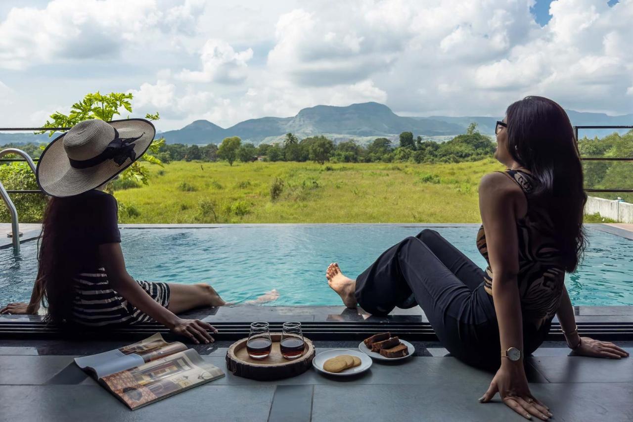Two Villa By Stayvista With Infinity Pool, Farm & Mountain Views, Modern Interiors Karjat Exteriér fotografie