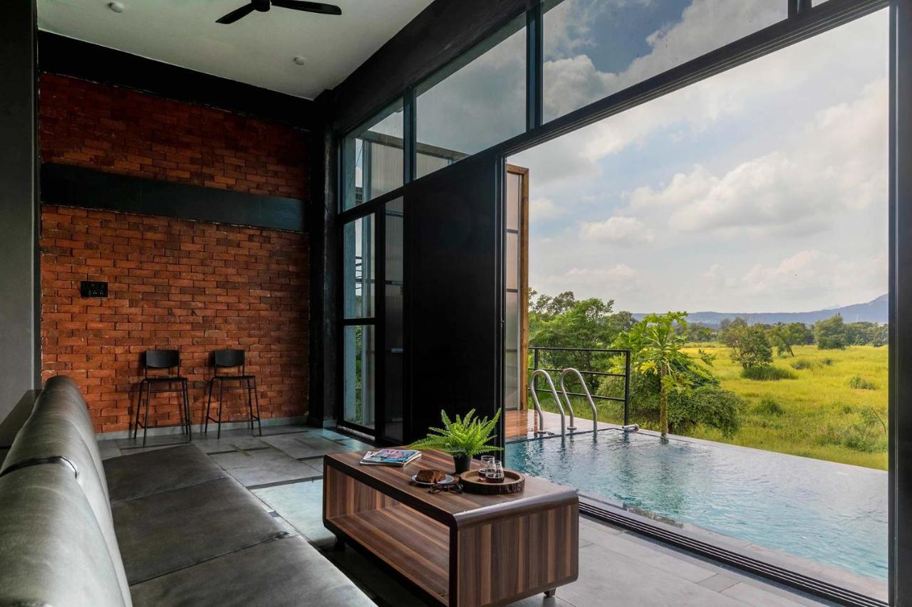 Two Villa By Stayvista With Infinity Pool, Farm & Mountain Views, Modern Interiors Karjat Exteriér fotografie
