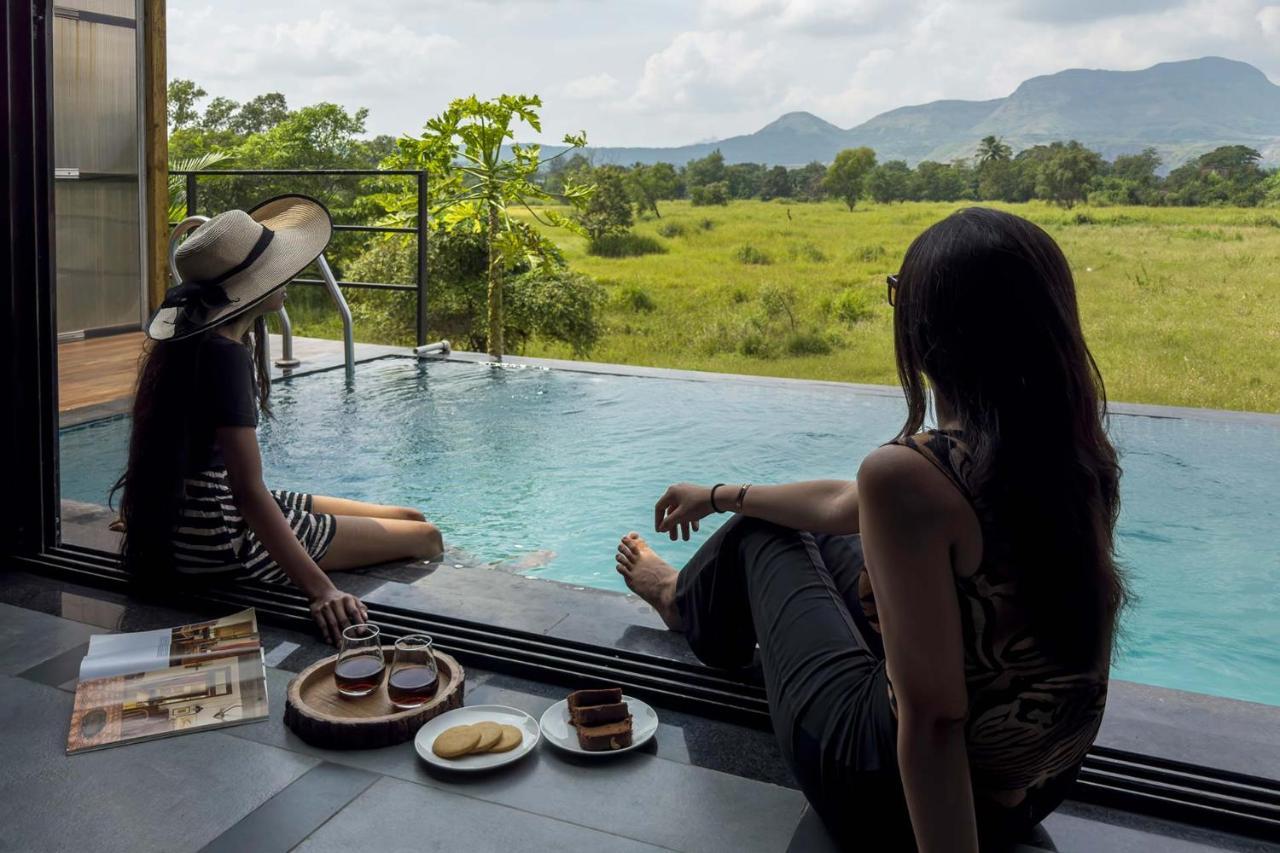 Two Villa By Stayvista With Infinity Pool, Farm & Mountain Views, Modern Interiors Karjat Exteriér fotografie